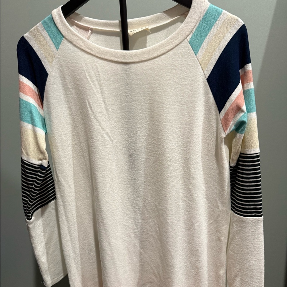 Lovely Melody Raglan 3/4 Sleeve Tee in White and Cream